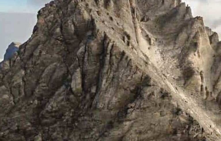 Η Κορυφογραμμή του Στεφανιού: Ο Θρόνος των Θεών και η Αιώνια Πνοή του