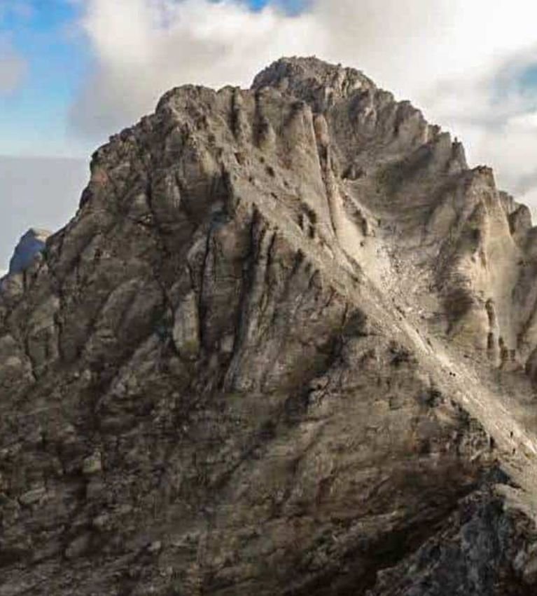 Η Κορυφογραμμή του Στεφανιού: Ο Θρόνος των Θεών και η Αιώνια Πνοή του